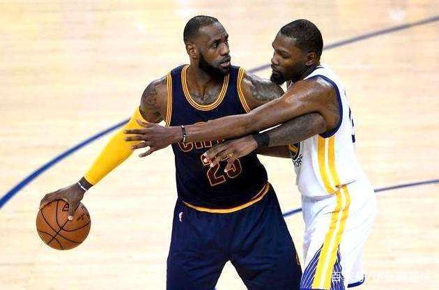 官方：拜仁明年1月6日将在客场与萨尔茨堡红牛进行友谊赛（官宣：拜仁将于明年1月6日客场对阵萨尔茨堡红牛，进行友谊赛）