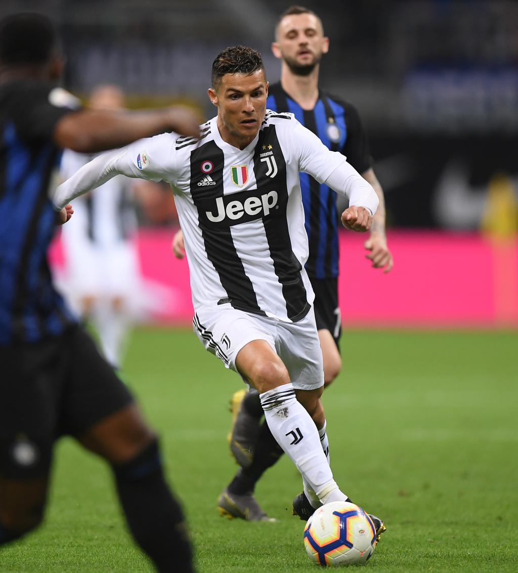 小众抽象比赛！里尔4-3欧塞尔一役出现4红1点1乌龙，下半场6球（疯狂神剧本：里尔4-3欧塞尔，4红牌+1点球+1乌龙，下半场轰入6球）