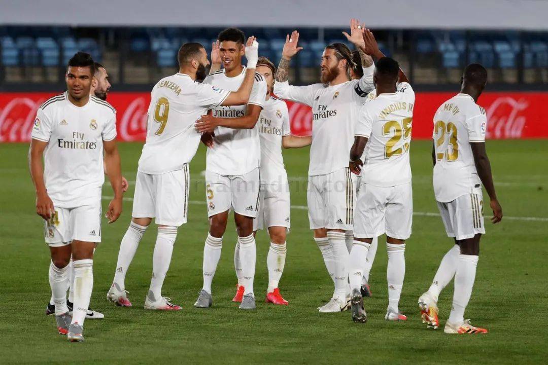 2-1！95分钟绝杀 英超13.1亿豪门18场不败终结 5.5亿战舰10轮9胜（英超2-1定胜负：95分钟绝杀，13.1亿豪门18场不败止步，5.5亿劲旅10轮9胜）