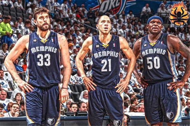 记者：米兰将与莱万经纪人会面讨论转会，伊布支持这一交易（米兰计划与莱万经纪人洽谈转会，伊布力挺此交易）