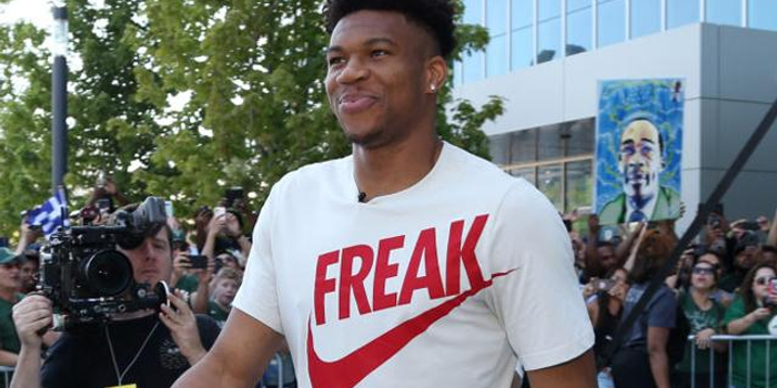 前米兰门将：圣地亚哥很难在意甲立足；球队真的很缺一名中锋（前米兰门将：圣地亚哥在意甲前景不佳，球队迫切需要一名中锋）