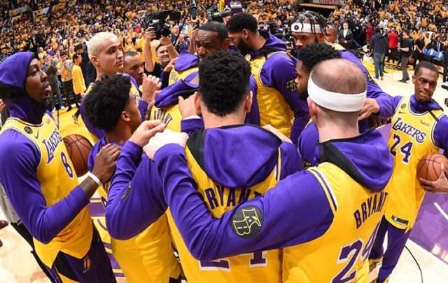 篮球比赛如何避免疲劳崩盘？（如何在篮球比赛中避免体能崩溃？）