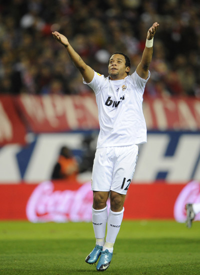 埃泽：丁丁是高水平足球思想家，这类球员是我自幼仰望的榜样（埃泽盛赞丁丁拥有顶级足球思维：这类球员自幼便是我的楷模）