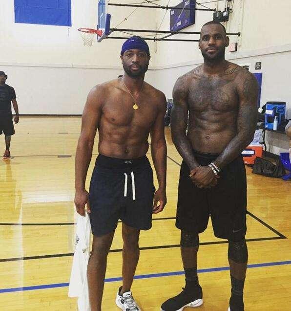 雄鹿vs76人前瞻：字母哥缺阵，76人欲获背靠背连胜（雄鹿战76人前瞻：字母哥缺席，费城冲击背靠背连胜）