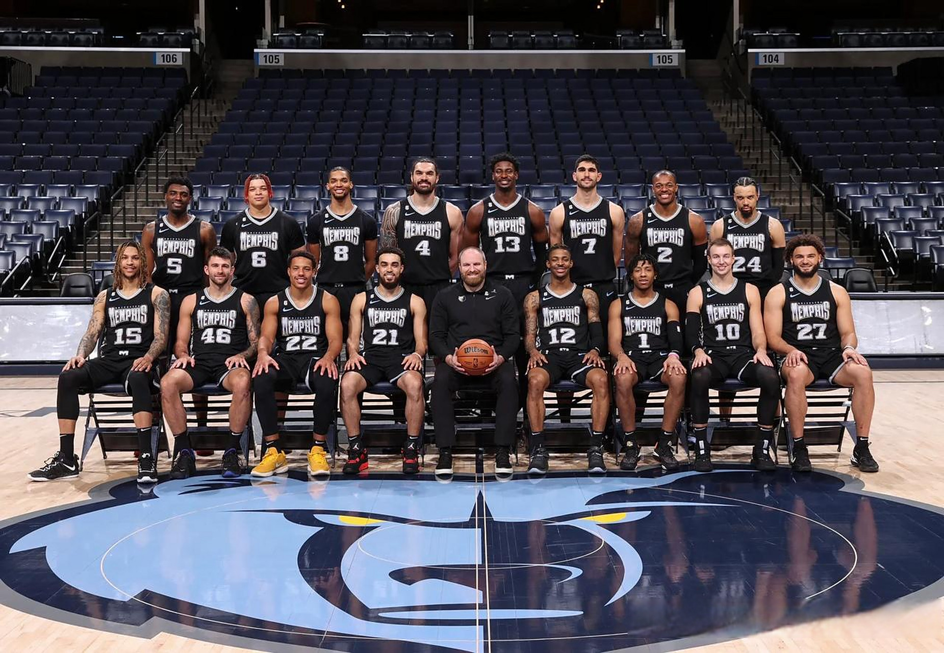 快船队史仅2人多次砍下单场50分：哈登和鲍勃·麦卡杜（快船史上多次砍下50分的唯二球员：哈登与鲍勃·麦卡杜）