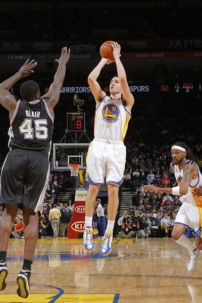 那不勒斯官方：洛博特卡在意杯赛前热身时左腿后胫肌拉伤（那不勒斯官方通报：洛博特卡在意杯赛前热身时左腿后胫肌拉伤）