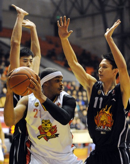 高效！杜兰特首节8投6中，75%命中率独得13分（杜兰特首节火力全开：8投6中，命中率75%砍下13分）